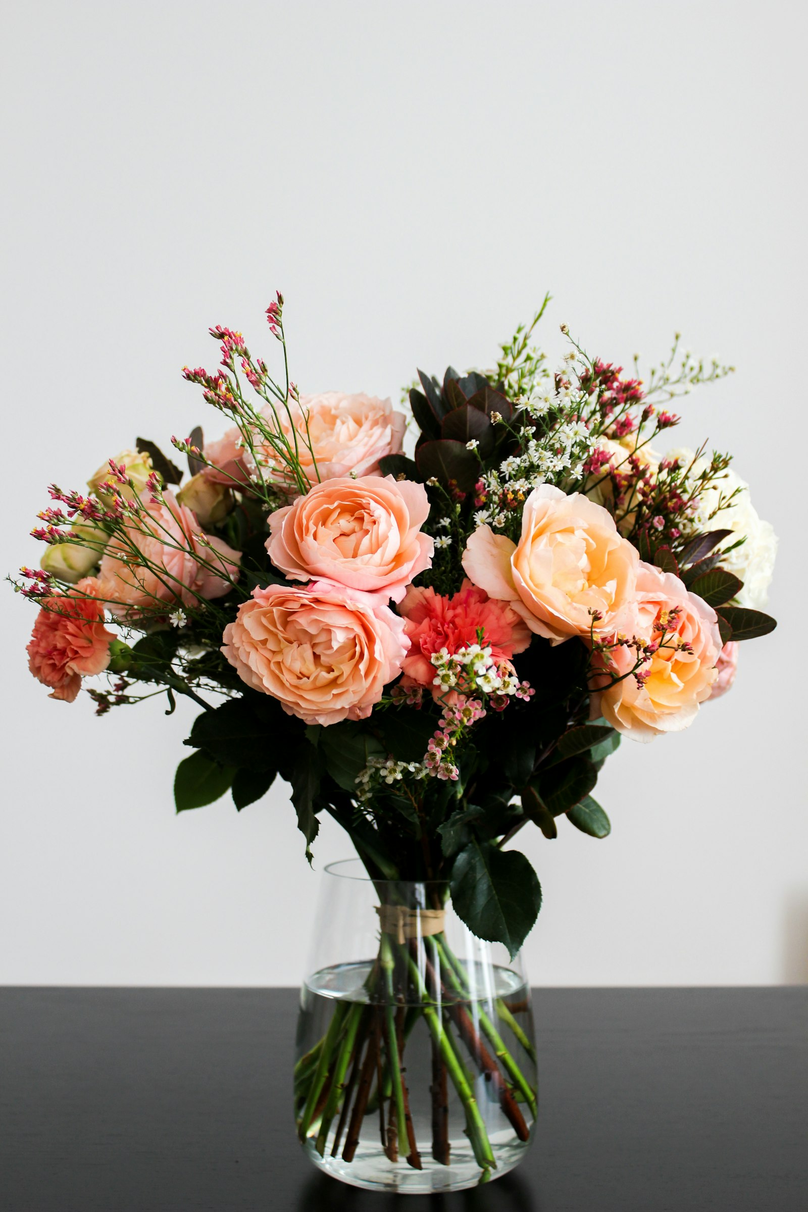 Coral toned bouquet